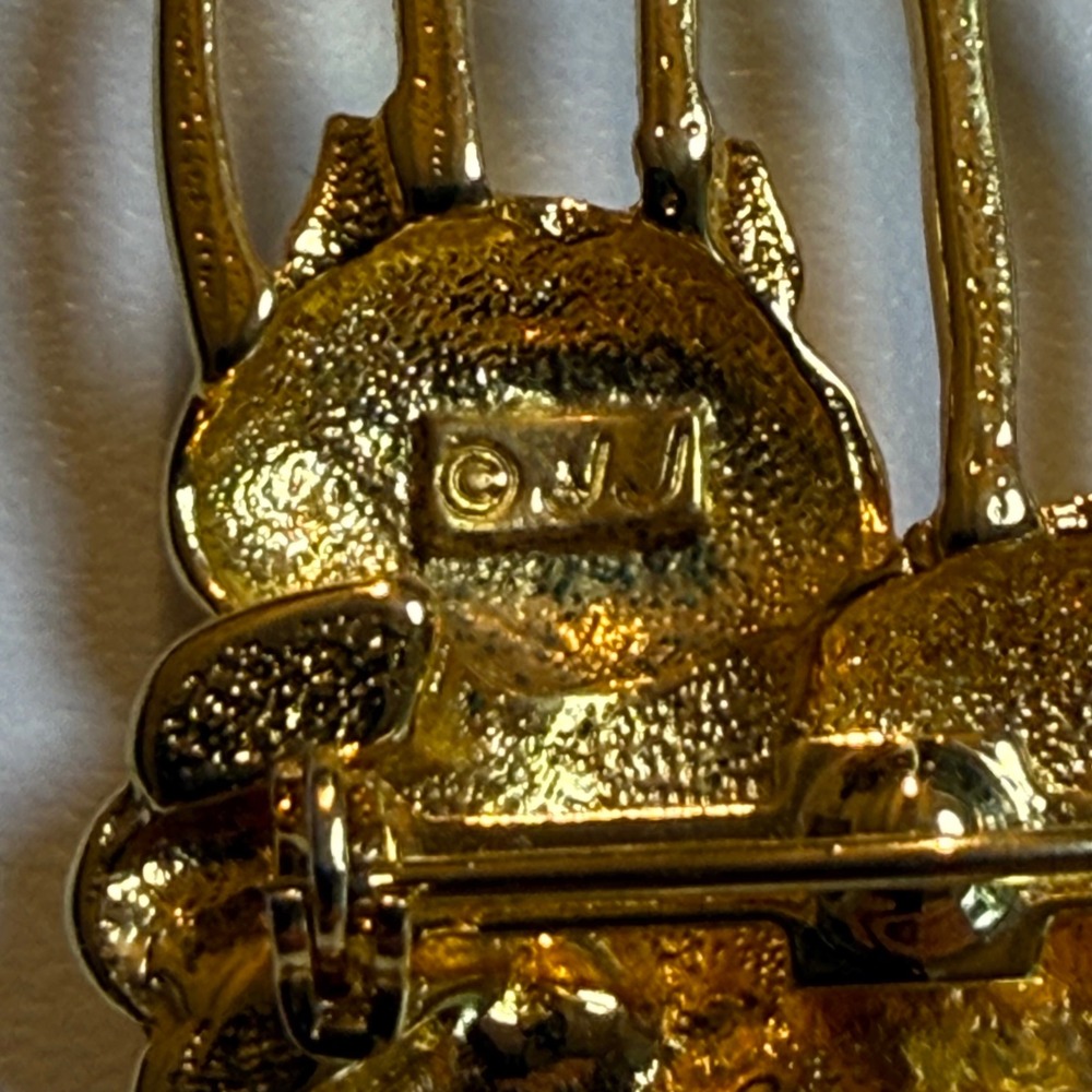 JJ Jonette Jewelry Vintage Gold Tone Cat on Chair Figural Brooch Pin Whimsical - Picture 3 of 5